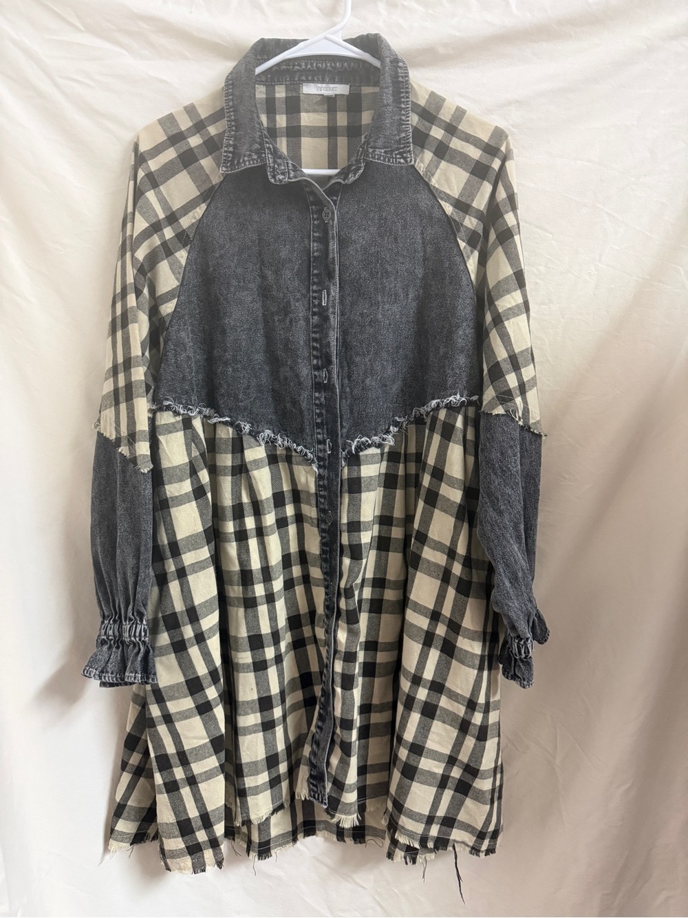 Veveret Women’s Washed Black Denim & Cream Plaid Shacket freyed hem boho Large